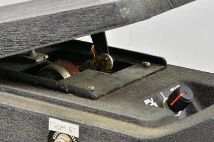 Roland-FV-2 guitar volume pedal (Genesis)